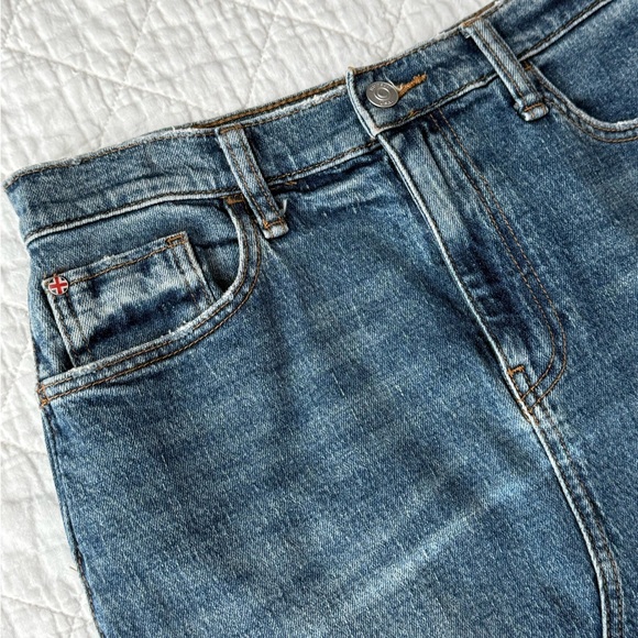 Hudson Jeans Classic Blue Denim - Picture 5 of 9